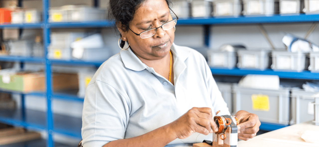 e+a USA worker assembling a stator